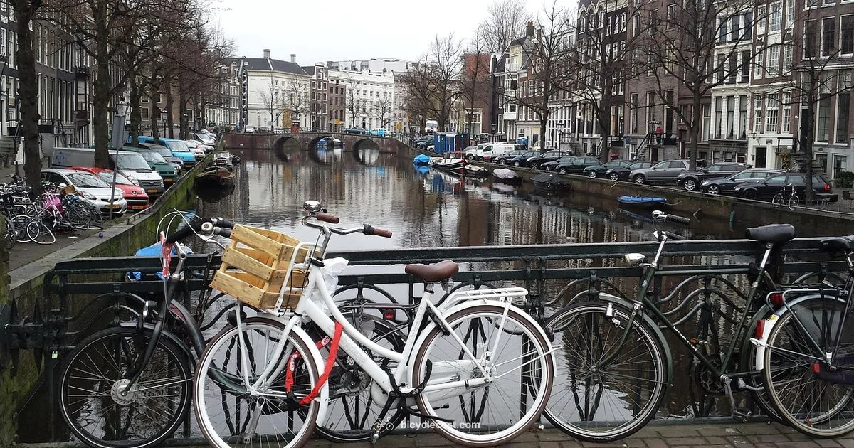 Amsterdam Canal Ride - BicycleCost