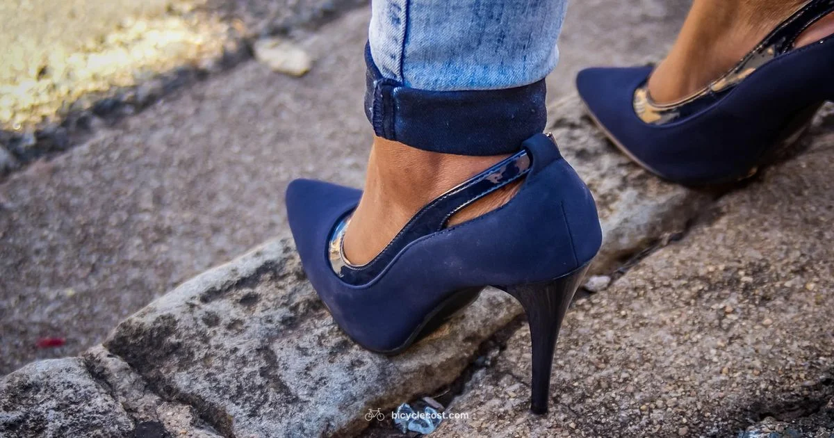 Women Cycling Shoes - BicycleCost