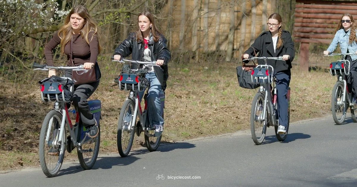 Women Cycling Jersey Guide - BicycleCost